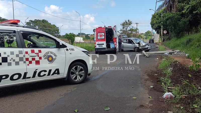 Motorista Deixa Passageira Ferida E Foge Ap S Arrebentar Carro Em Poste