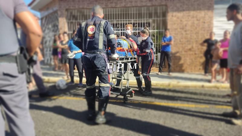 Motociclista fica em estado grave após avançar sinal de pare e colidir