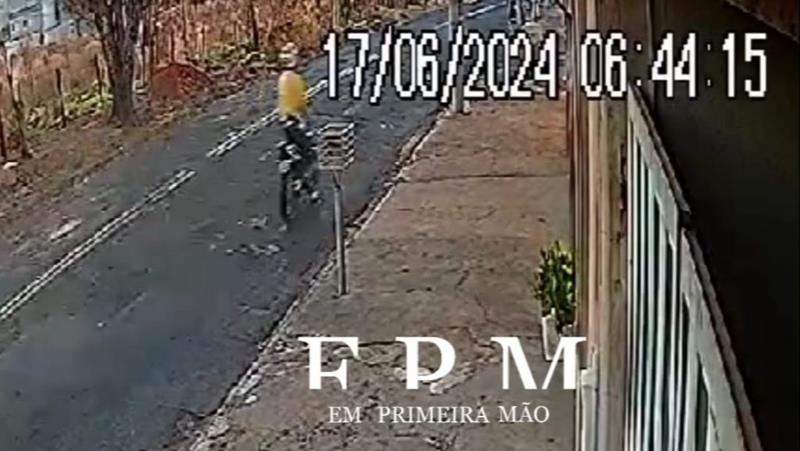 C Mera Registra Momento Em Que Motociclista Colide Em Poste Em Avenida