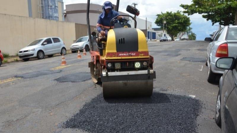 Operação tapa-buracos atende a várias regiões da cidade