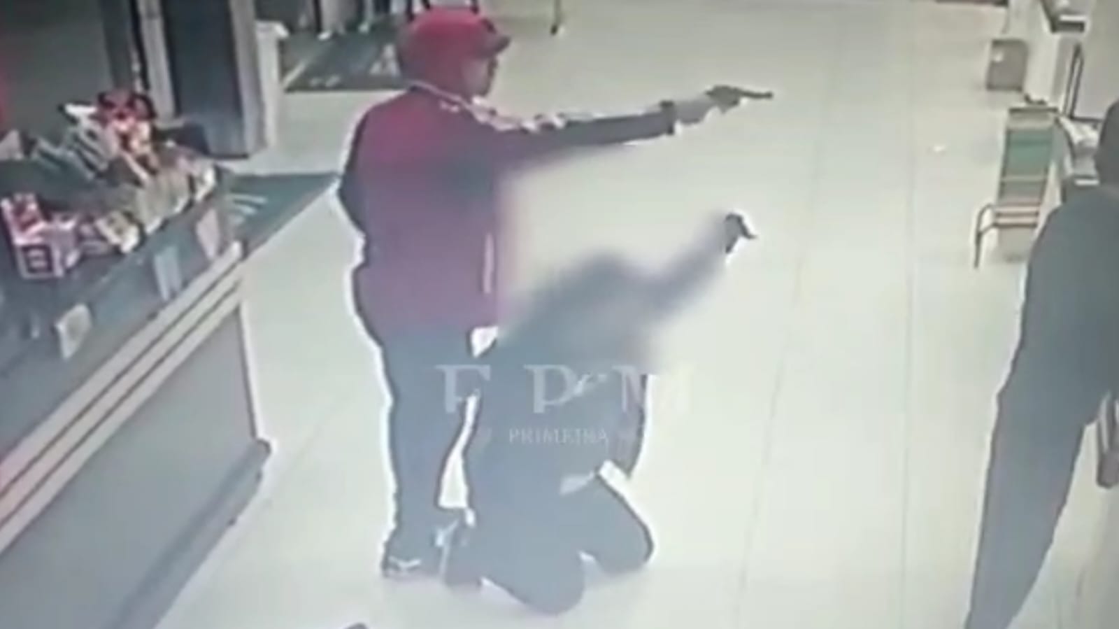 Câmera de segurança registra roubo em supermercado na Vila Rezende em Franca