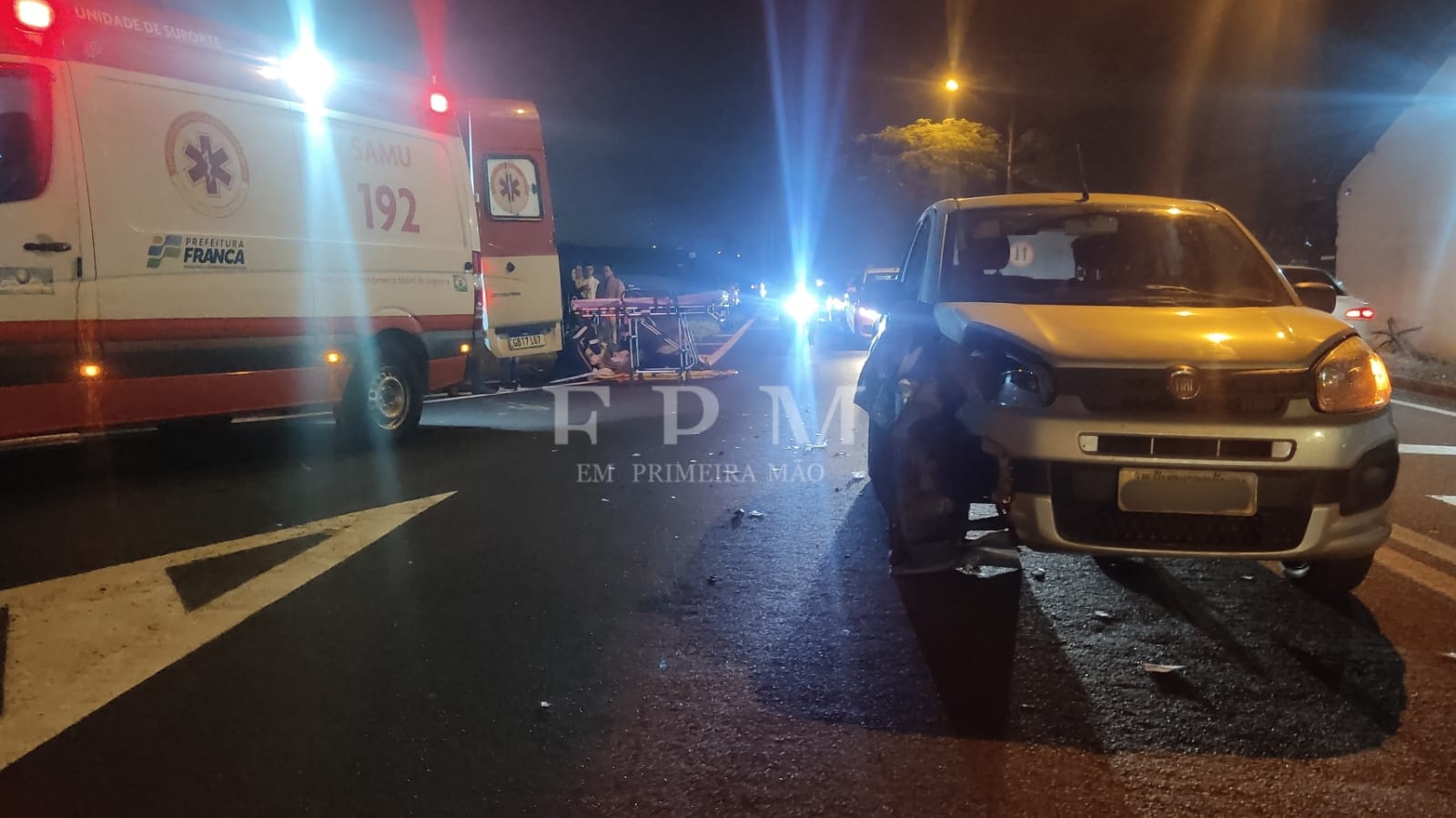 Motociclista sofre fratura exposta após ser atingido por veículo em avenida movimentada de Franca