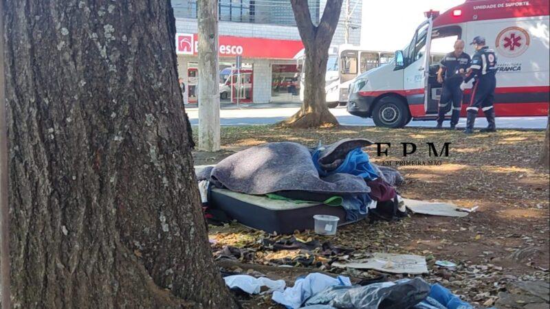 Morador em situação de rua é encontrado sem vida na Estação