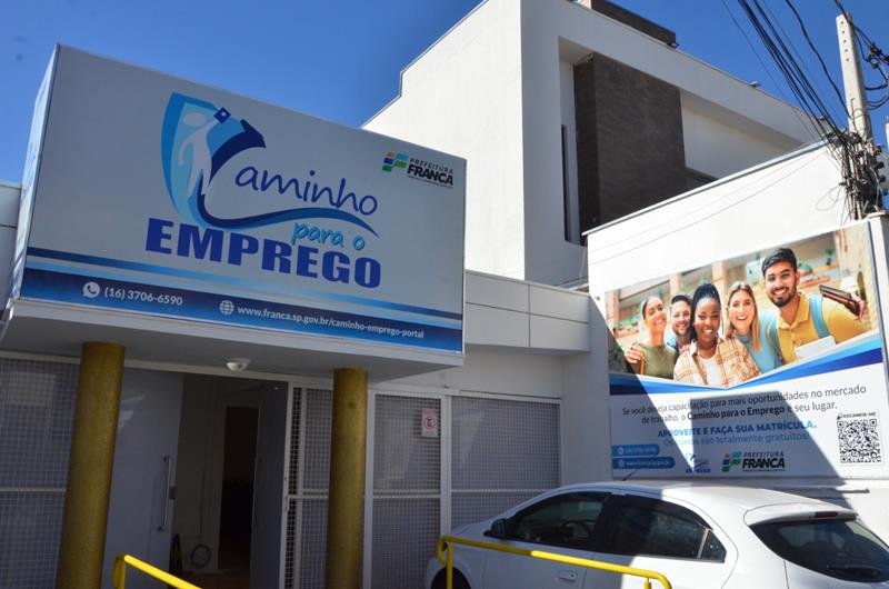 Prefeitura inaugura Escola Profissionalizante