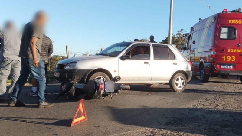 Motociclista fica ferida após motorista não respeitar sinalização em Franca