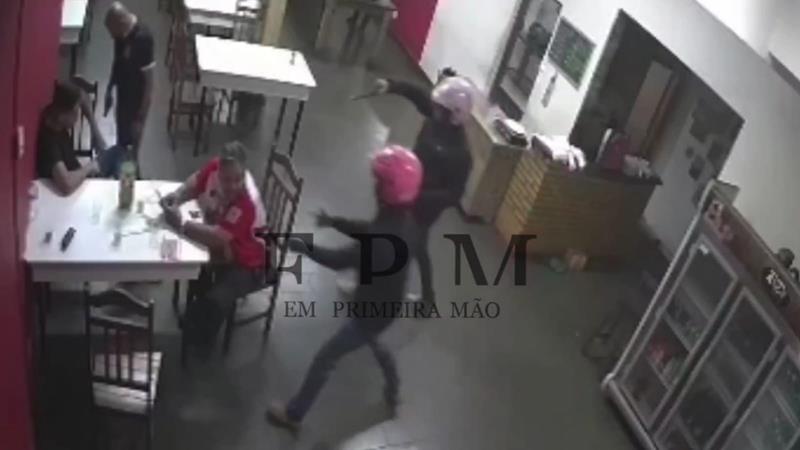 Criminosos armados ameaçam e roubam funcionários e clientes de restaurante em Igarapava              