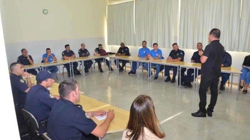 Guardas civis participam de curso de aperfeiçoamento e resolução de conflitos