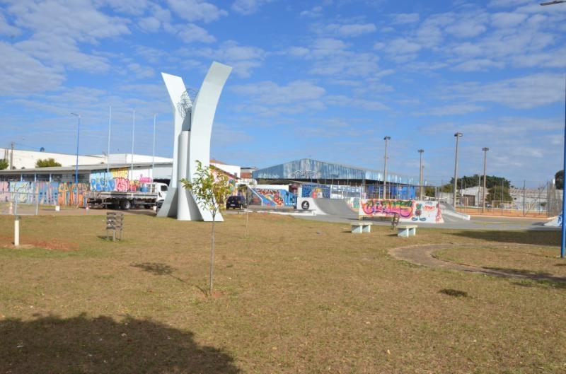 Praça da Juventude é revitalizada e entregue à população