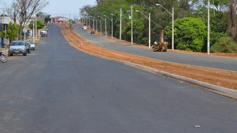 Prefeitura conclui asfalto e prepara sinalização da avenida Geralda Rocha Silva em Franca