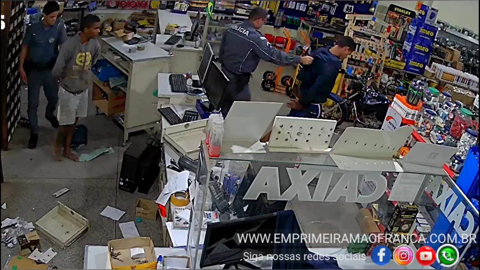 Ladrões são pegos em flagrante furtando loja de ferramentas em Franca