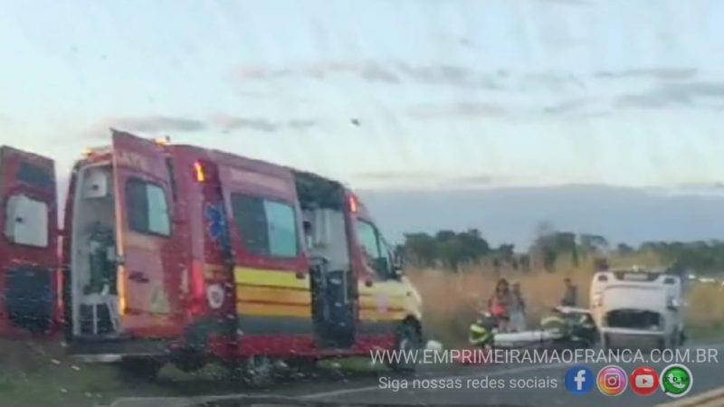 Colisão entre dois veículos na Cândido Portinari deixa duas pessoas feridas; uma delas em estado grave