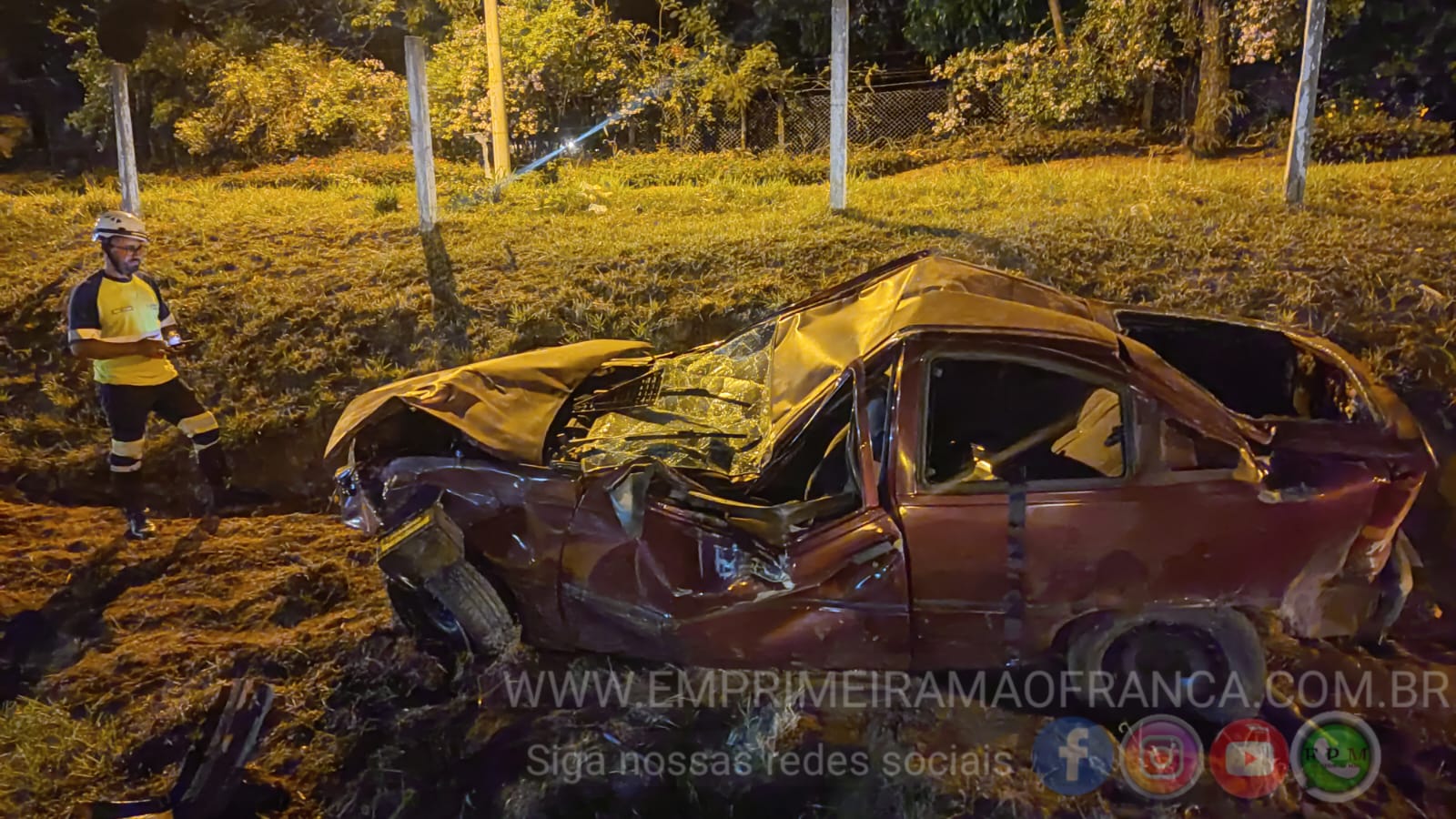 Motorista e passageiro saem praticamente ilesos após um grave acidente em rodovia de Franca