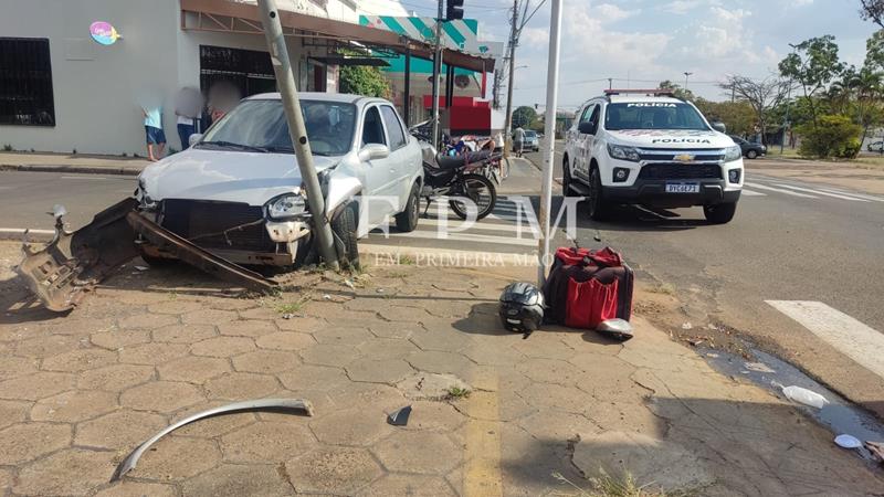 Motociclista é socorrida em estado grave após se envolver em acidente em avenida de Franca