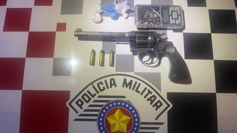 Indivíduo é preso pela Polícia Militar com arma, munições e drogas em Franca