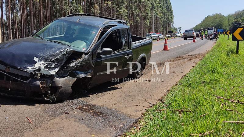 Motorista fica retido em veículo após grave acidente na rodovia Nestor Ferreira