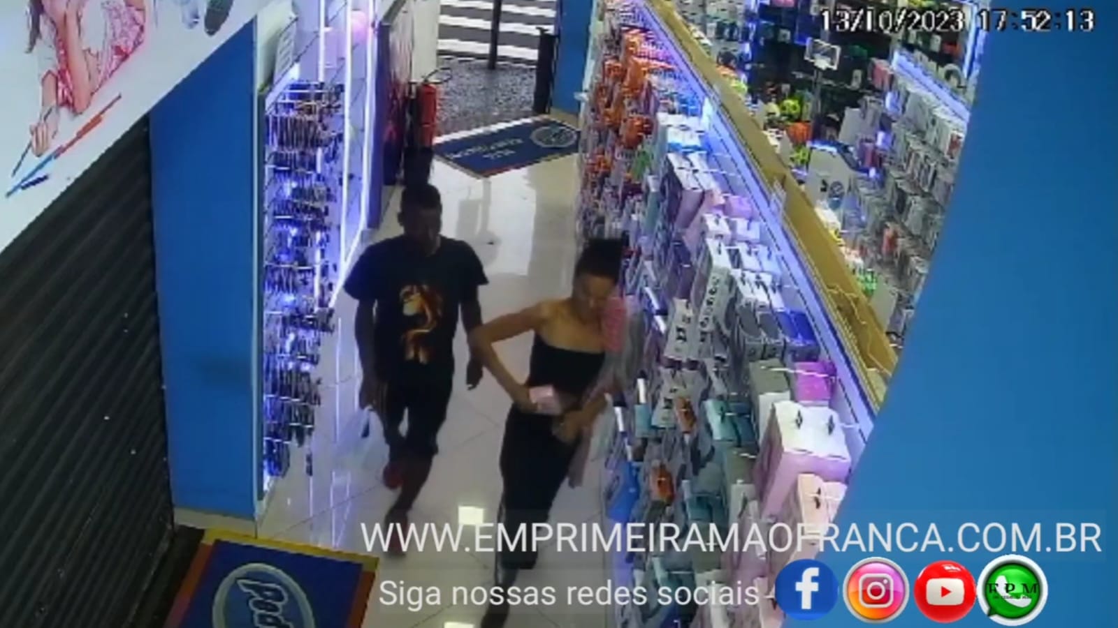 Câmera flagra ladrões furtando loja no Centro de Franca