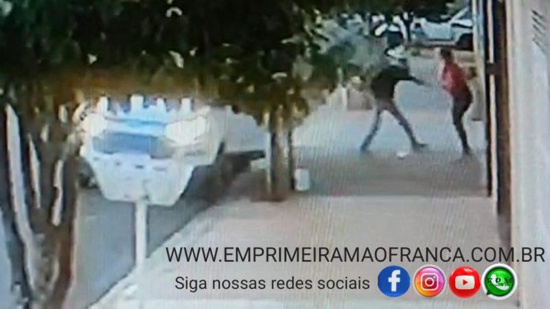 Bandidos armados rendem mulher e roubam veículo no Residencial Zanetti em Franca