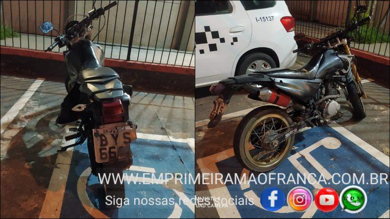 Motociclista tenta fugir da polícia com moto adulterada e acaba detido e preso por adulteração