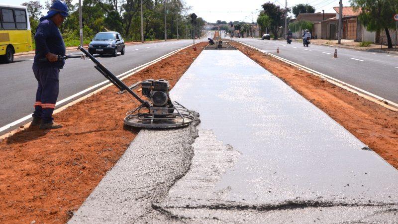 Ciclovia é concretada na Avenida Geralda Rocha Silva