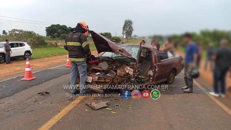 Duas mulheres ficaram feridas após colisão entre carro e caminhão em rodovia de Franca