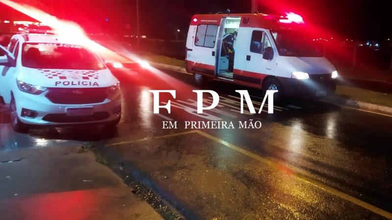 Entregador fica ferido após colisão entre carro e moto em avenida de Franca 