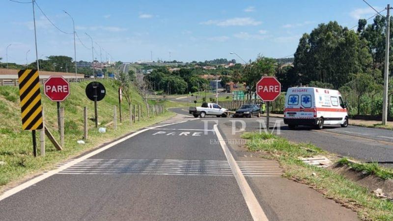 Colisão frontal deixa uma pessoa ferida em alça de acesso em Franca