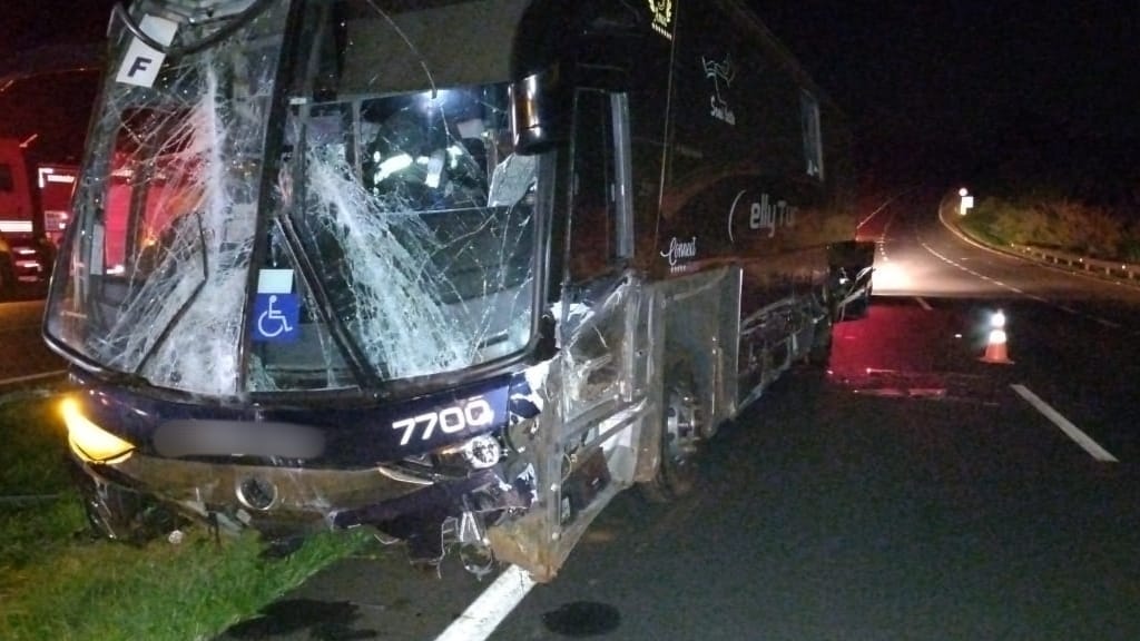 Várias pessoas ficaram feridas após acidente com ônibus na Cândido Portinari