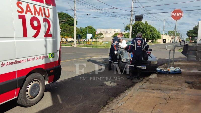 Motociclista vai parar em cima de veículo após acidente em Franca 