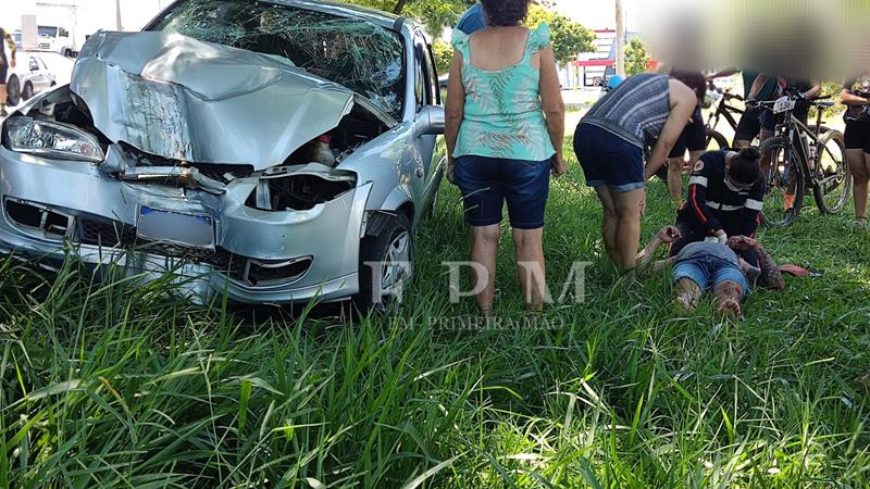 Motorista perde controle de veículo e colide violentamente contra árvore em Franca