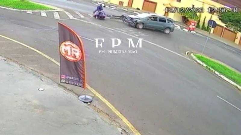 Motociclista fica ferido após ter a frente cortada por veículo em avenida movimentada de Franca