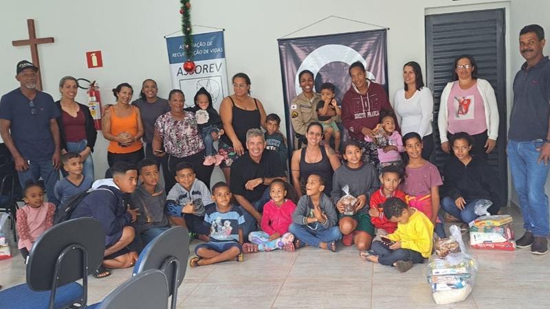 Polícia Militar de Ibiraci realiza entrega de mais de meia tonelada de alimentos para famílias do Projeto ABV