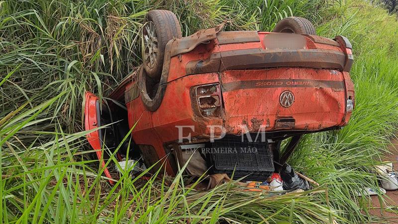 Capotamento na rodovia Fábio Talarico deixa mulher ferida