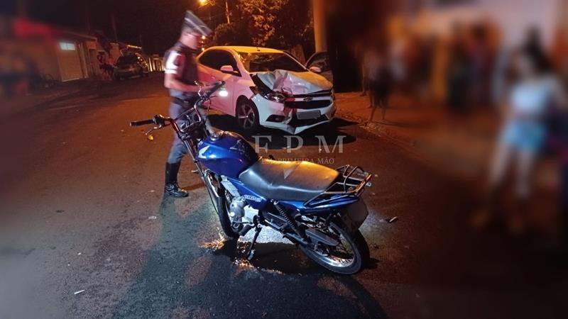 Colisão frontal entre carro e moto deixa uma pessoa ferida em Franca