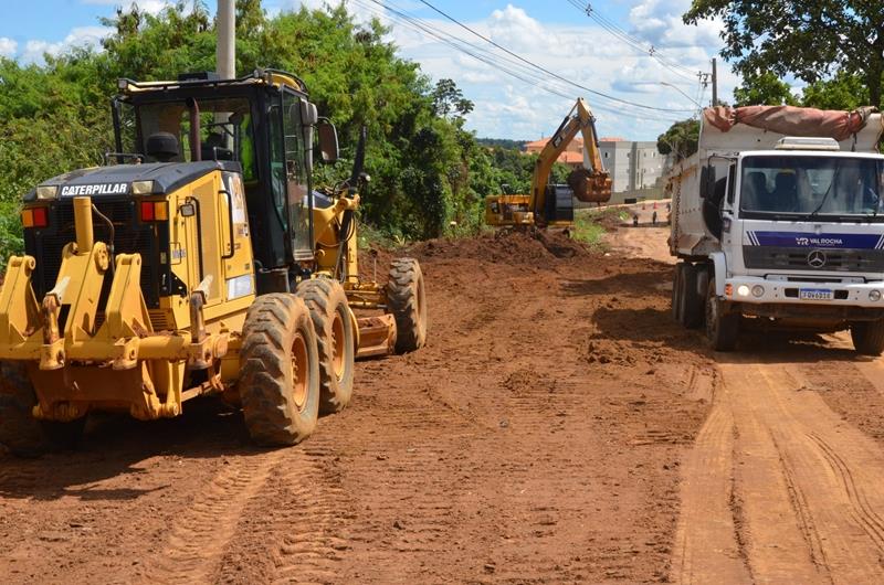 Prefeitura inicia asfalto de via que liga o Luíza ao São Domingos