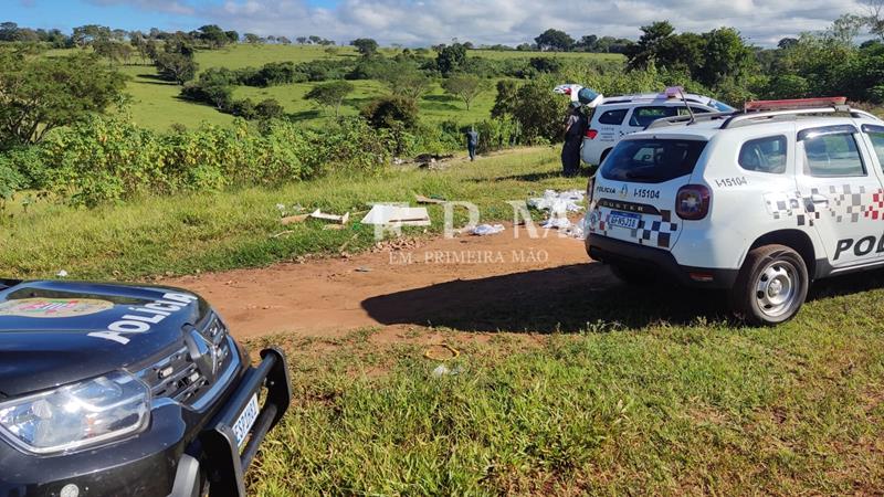 Mulher encontrada morta em área de mata é identificada