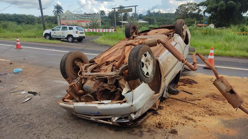 Motorista fica ferido após capotamento na Ronan Rocha em Franca