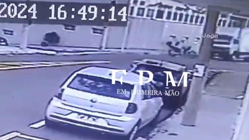 Motociclista desrespeita sinal de pare e é atingida por caminhão em Franca