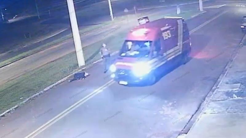 Mulher é socorrida após ser encontrada machucada em avenida de Franca