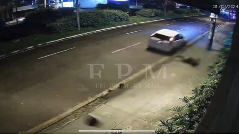 Câmeras de segurança registraram momento em que vigilante foi atropelado em avenida de Franca