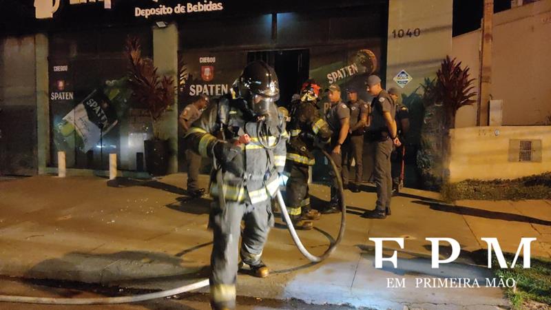 Incêndio em depósito de bebidas mobiliza equipes do Corpo de Bombeiros em Franca