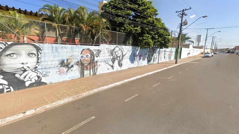 Criminosos invadem escola no Jardim Santa Bárbara e furtam vários computadores 