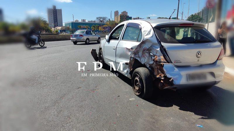 Caminhão betoneira perde o freio e atinge quatro carros em Franca