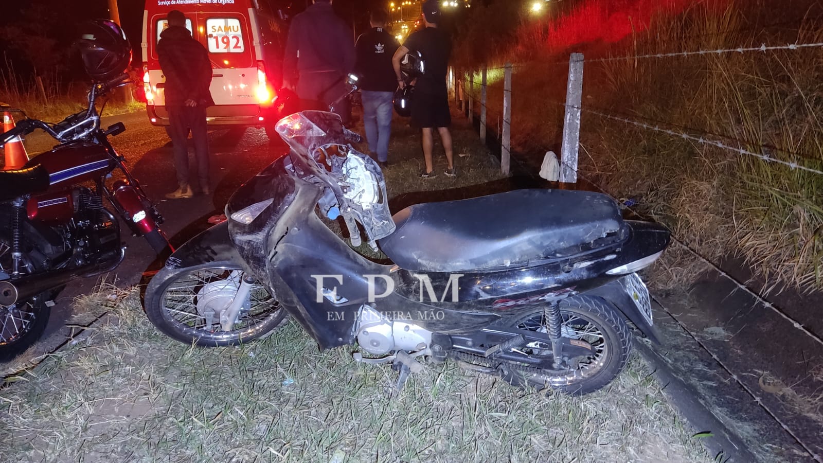 Colisão entre duas motos deixa motociclista com ferimentos graves 