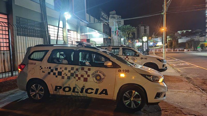 Bandidos fazem reféns durante roubo em fazenda e trocam tiros com a Polícia Militar