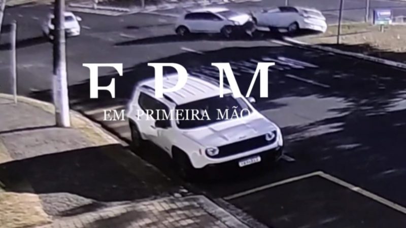 Colisão entre dois veículos em avenida de Franca é registrada por câmera de segurança