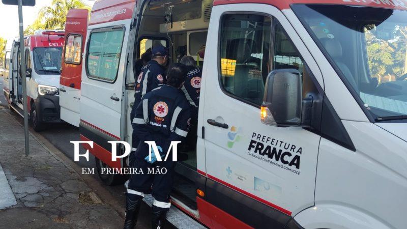 Motociclista é socorrido em estado grave após colidir contra poste em Franca