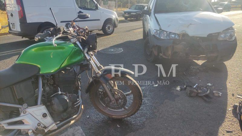 Colisão frontal entre carro e moto é registrada por câmeras de segurança em avenida de Franca