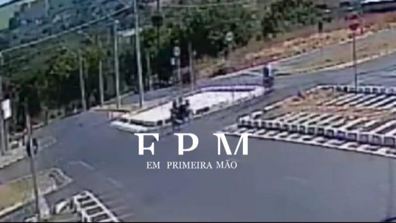 Colisão entre duas motos em avenida de Franca é registrada por câmera