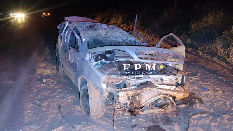 Motorista é socorrido em estado grave após capotamento na rodovia Tancredo Neves