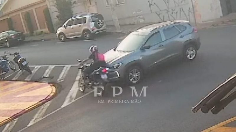 Motociclista fica ferido após ser atingido por veículo em cruzamento de Franca